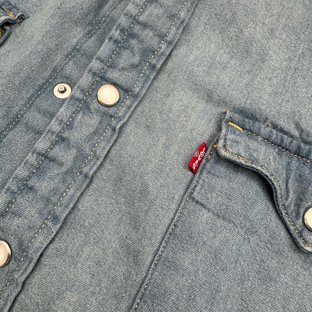 Levi's Light Blue Casual Button Down Shirt - Picture 4 of 9